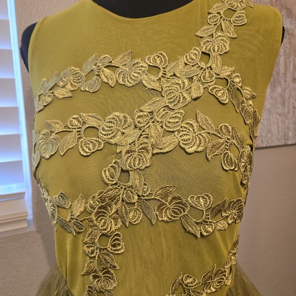 Chic Olive Green Maxi Dress (Stock Photo) - Picture 3 of 8